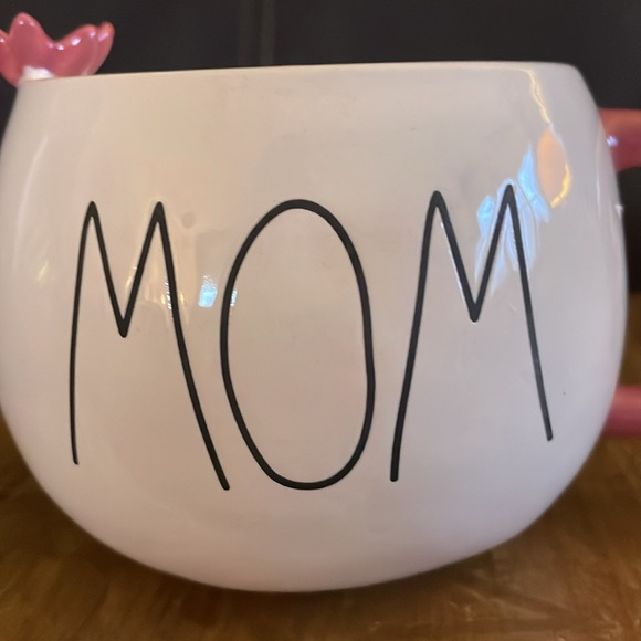 Rae Dunn “MOM” 3D Cute Pink Flower and Pink Handle Mug NWOT (14) - Picture 6 of 8